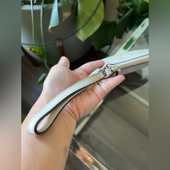 Gucci Guccissima Leather Wristlet - Picture 8 of 11